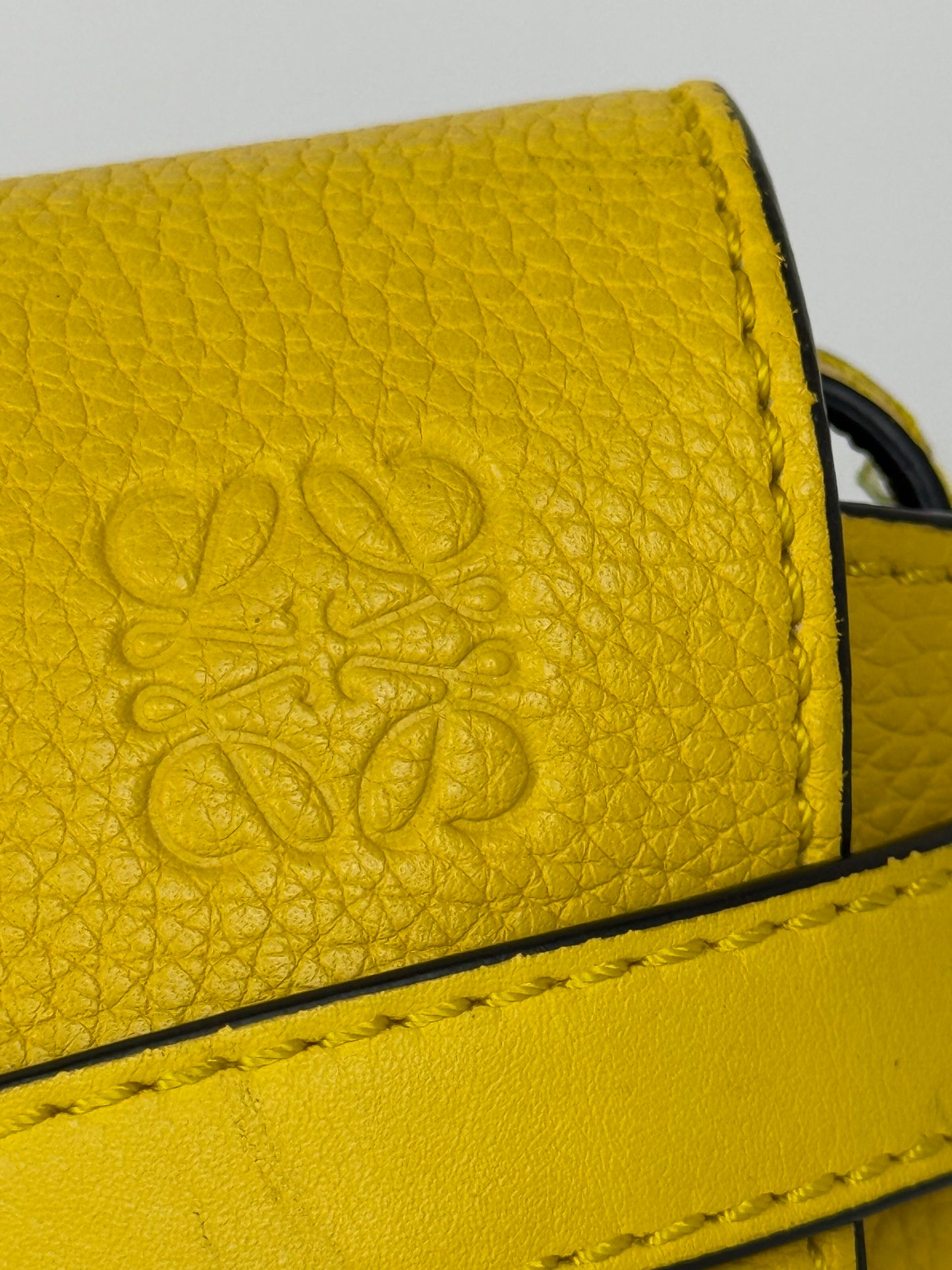 Loewe Mini Gate