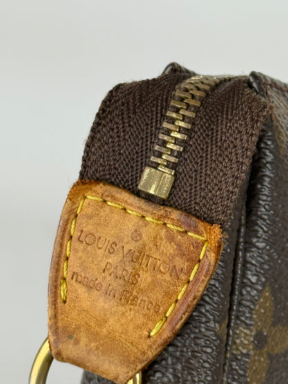 Louis Vuitton Monogram Pochette