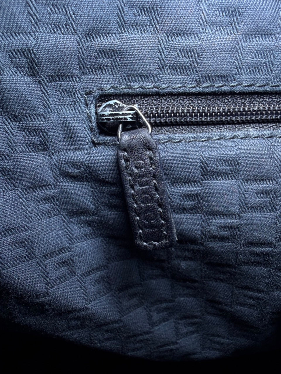 Gucci Large Shoulder Bag in black suede